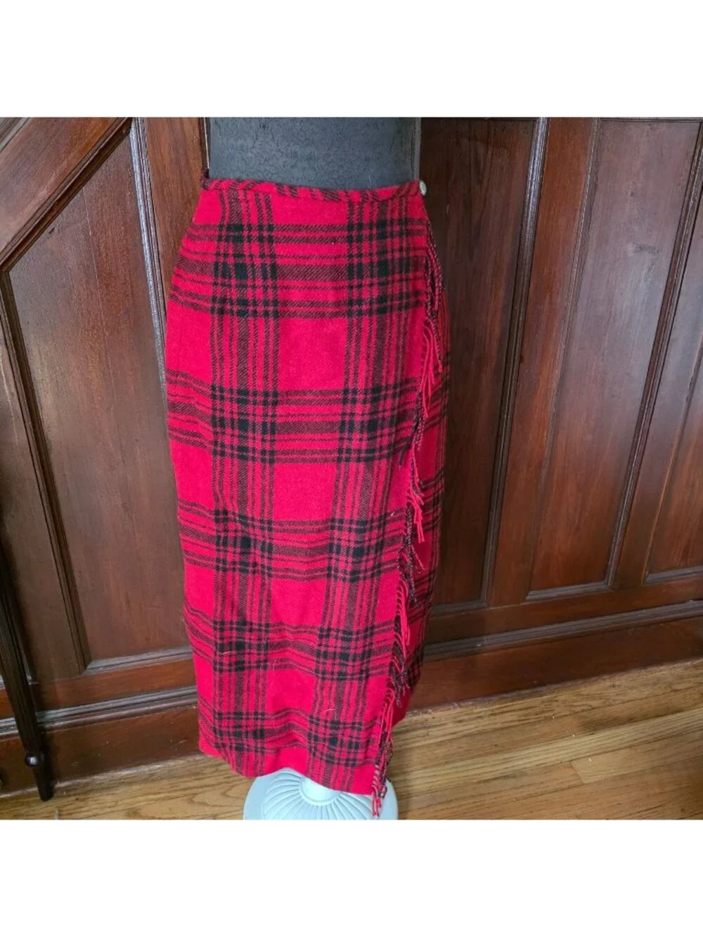 Eddie Bauer Red & Black Plaid Wool Wrap Skirt With Fringe Detail Size 6